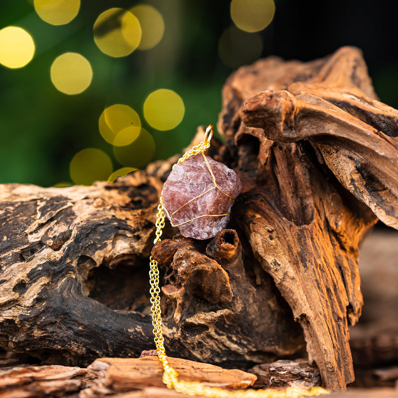 "Unveiling the Energies: A Guide to Different Types of Crystal Raw Stone Pendants and Their Suitable Wearers"