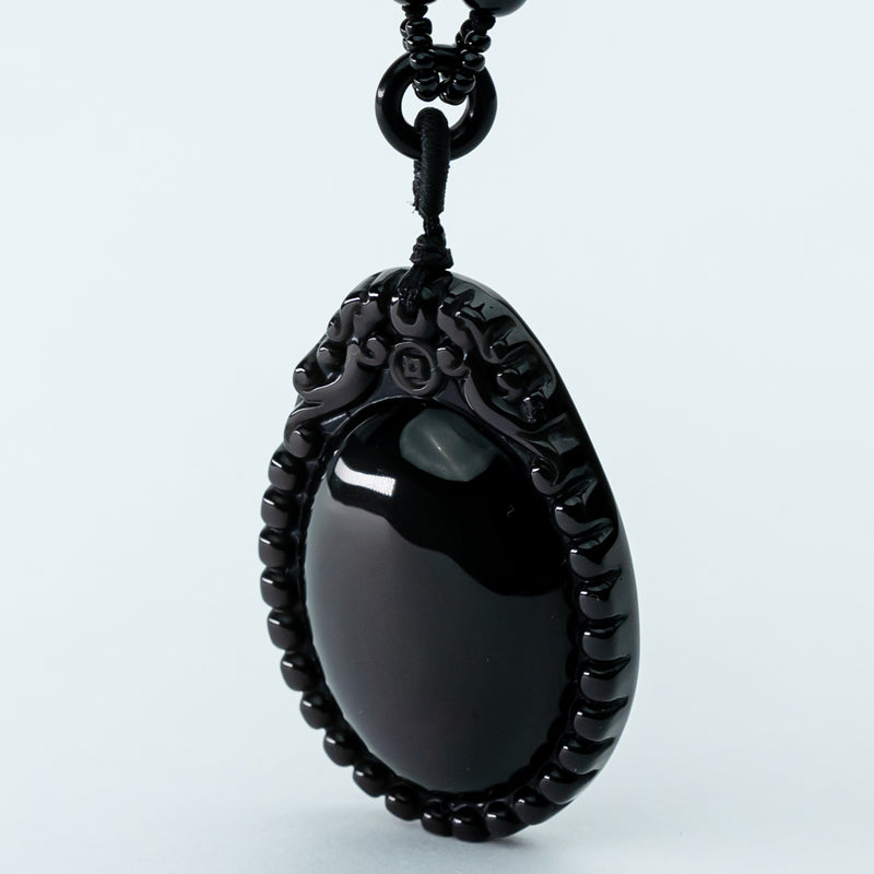 "The Symbolism of Wearing a Black Obsidian Necklace: Suitable Individuals and Zodiac Signs"