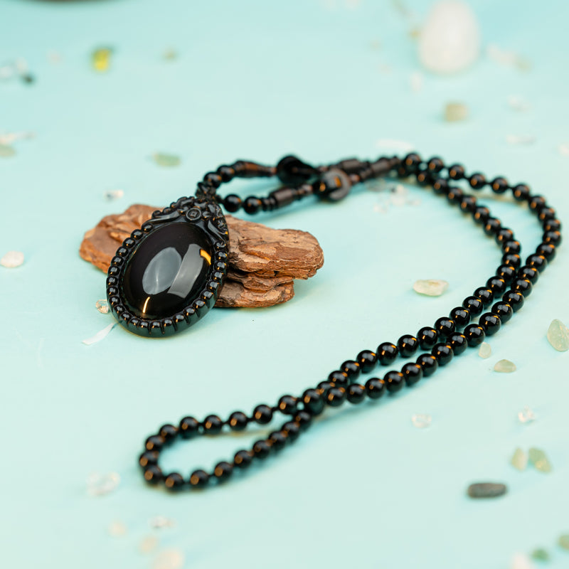 "The Symbolism of Wearing a Black Obsidian Necklace: Suitable Individuals and Zodiac Signs"