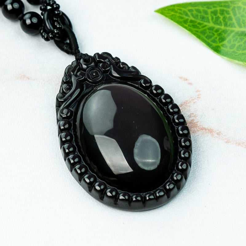 "The Symbolism of Wearing a Black Obsidian Necklace: Suitable Individuals and Zodiac Signs"