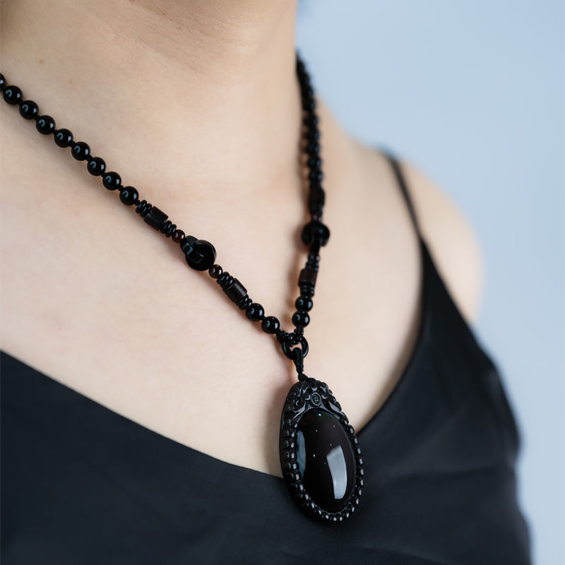 "The Symbolism of Wearing a Black Obsidian Necklace: Suitable Individuals and Zodiac Signs"