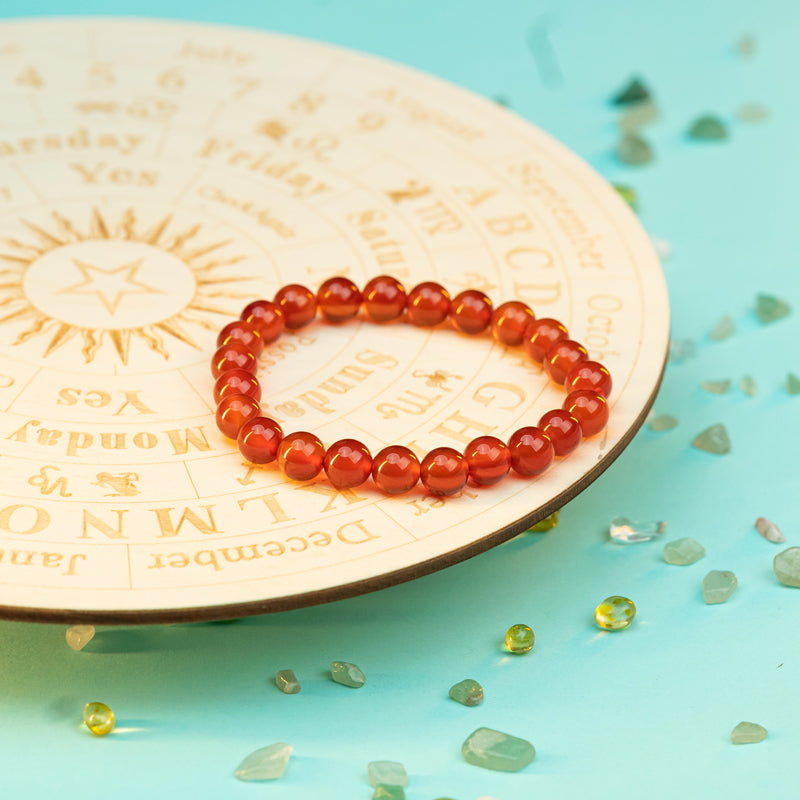 "Stone of Introspection: The chalcedony bracelet that brings you tranquility and emotional balance"