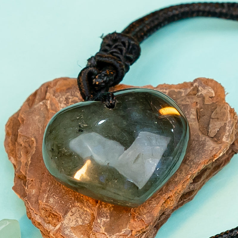 "Whispers of the Aurora: Heart-Shaped Labradorite Necklace"