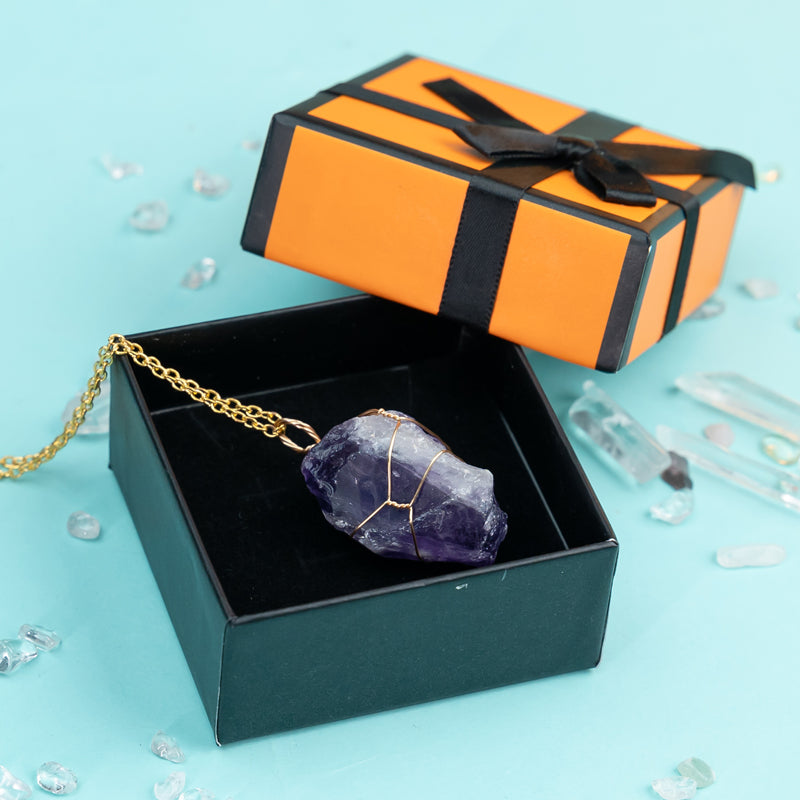 "Unveiling the Energies: A Guide to Different Types of Crystal Raw Stone Pendants and Their Suitable Wearers"