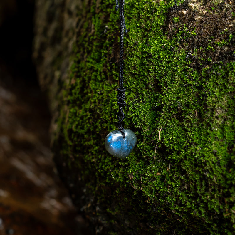 "Whispers of the Aurora: Heart-Shaped Labradorite Necklace"